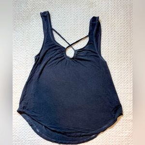 White crow, dark gray tank!